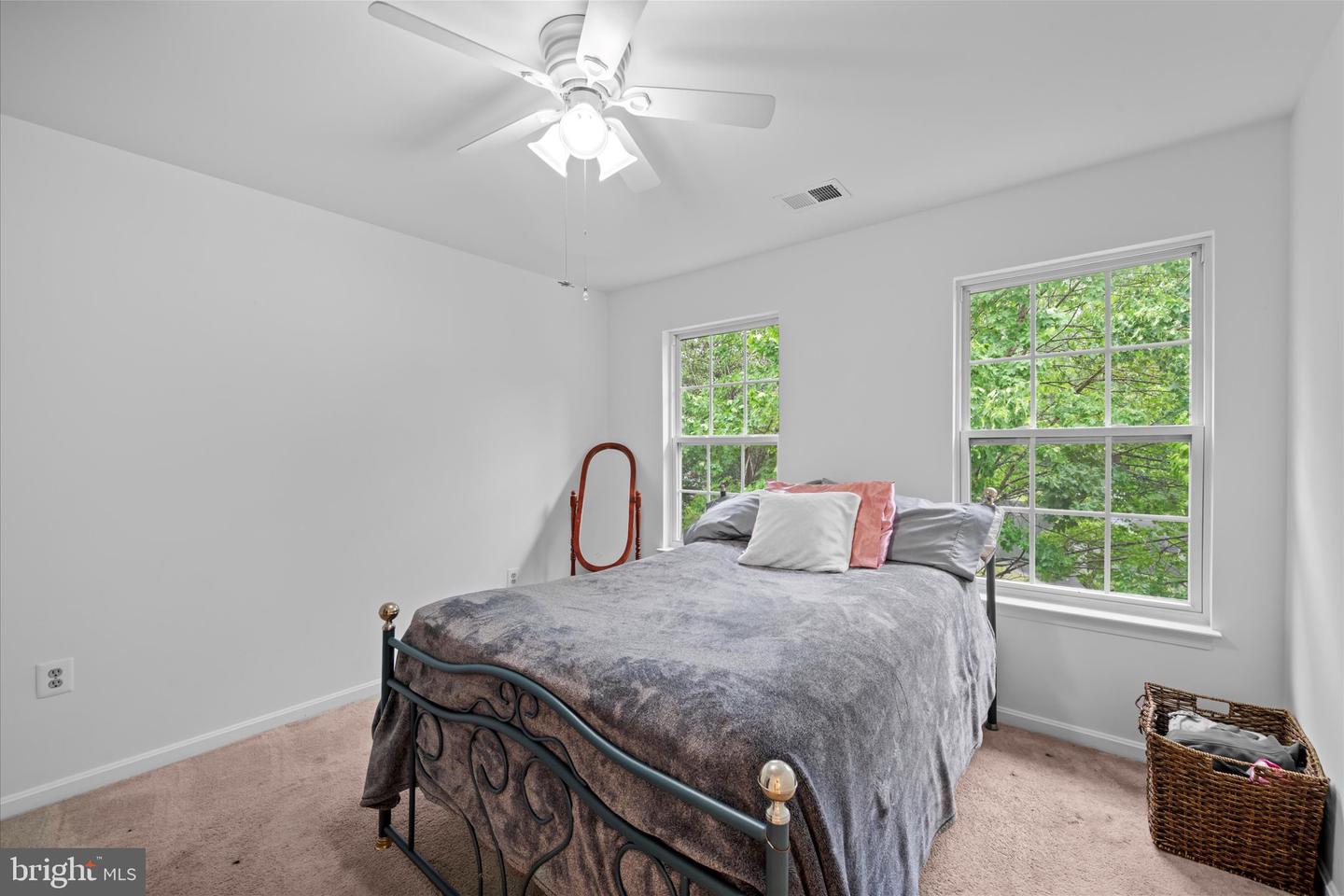 5270 QUEBEC PL, WOODBRIDGE, Virginia 22193, 5 Bedrooms Bedrooms, ,4 BathroomsBathrooms,Residential,For sale,5270 QUEBEC PL,VAPW2094612 MLS # VAPW2094612