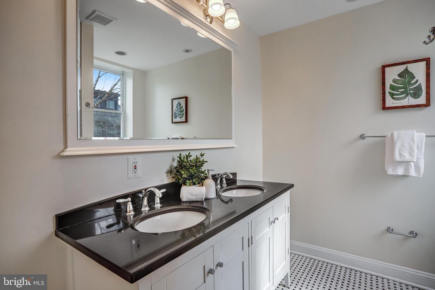 15 TODD PL NE, WASHINGTON, District Of Columbia 20002, 4 Bedrooms Bedrooms, ,2 BathroomsBathrooms,Residential,For sale,15 TODD PL NE,DCDC2200594 MLS # DCDC2200594