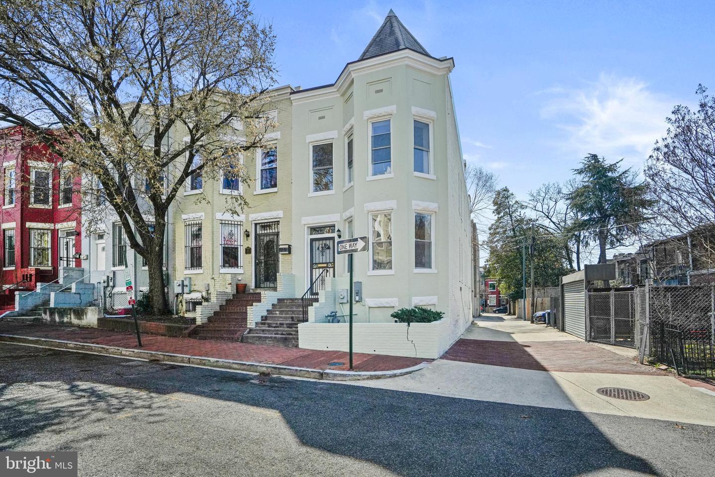 15 TODD PL NE, WASHINGTON, District Of Columbia 20002, 4 Bedrooms Bedrooms, ,2 BathroomsBathrooms,Residential,For sale,15 TODD PL NE,DCDC2200594 MLS # DCDC2200594