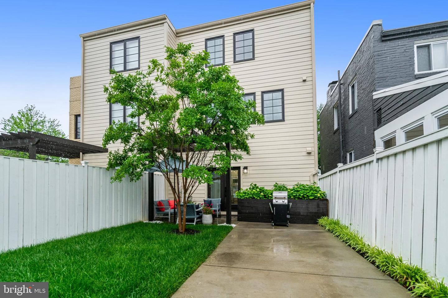 603 N ALFRED ST, ALEXANDRIA, Virginia 22314, 4 Bedrooms Bedrooms, ,4 BathroomsBathrooms,Residential,For sale,603 N ALFRED ST,VAAX2045366 MLS # VAAX2045366