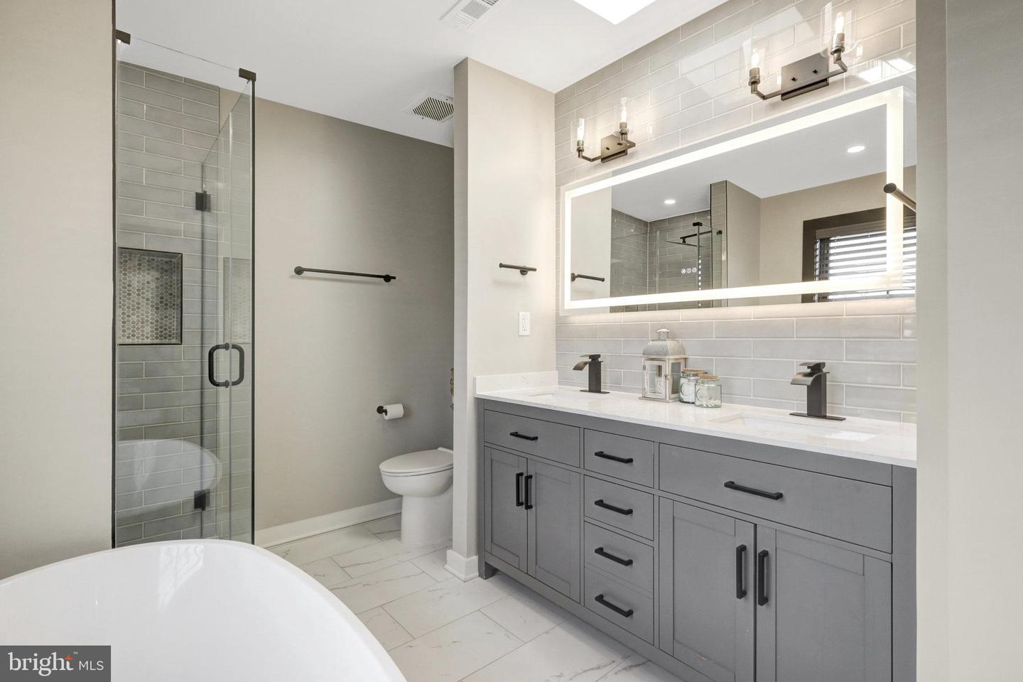 603 N ALFRED ST, ALEXANDRIA, Virginia 22314, 4 Bedrooms Bedrooms, ,4 BathroomsBathrooms,Residential,For sale,603 N ALFRED ST,VAAX2045366 MLS # VAAX2045366