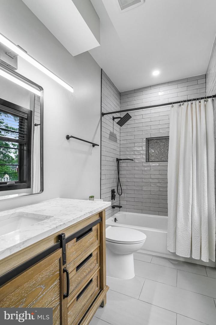 603 N ALFRED ST, ALEXANDRIA, Virginia 22314, 4 Bedrooms Bedrooms, ,4 BathroomsBathrooms,Residential,For sale,603 N ALFRED ST,VAAX2045366 MLS # VAAX2045366