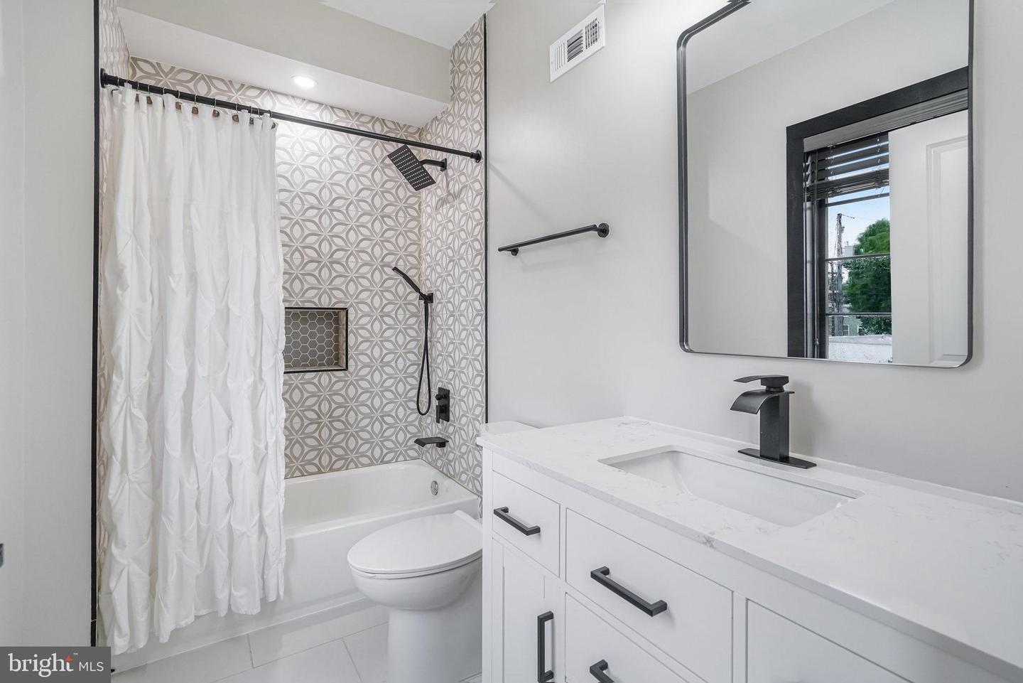 603 N ALFRED ST, ALEXANDRIA, Virginia 22314, 4 Bedrooms Bedrooms, ,4 BathroomsBathrooms,Residential,For sale,603 N ALFRED ST,VAAX2045366 MLS # VAAX2045366