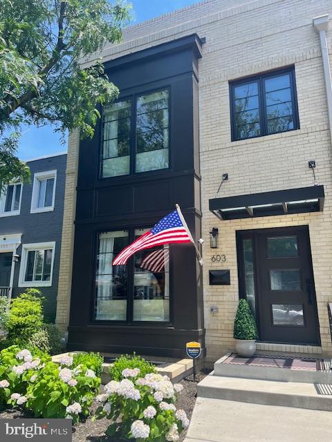 603 N ALFRED ST, ALEXANDRIA, Virginia 22314, 4 Bedrooms Bedrooms, ,4 BathroomsBathrooms,Residential,For sale,603 N ALFRED ST,VAAX2045366 MLS # VAAX2045366