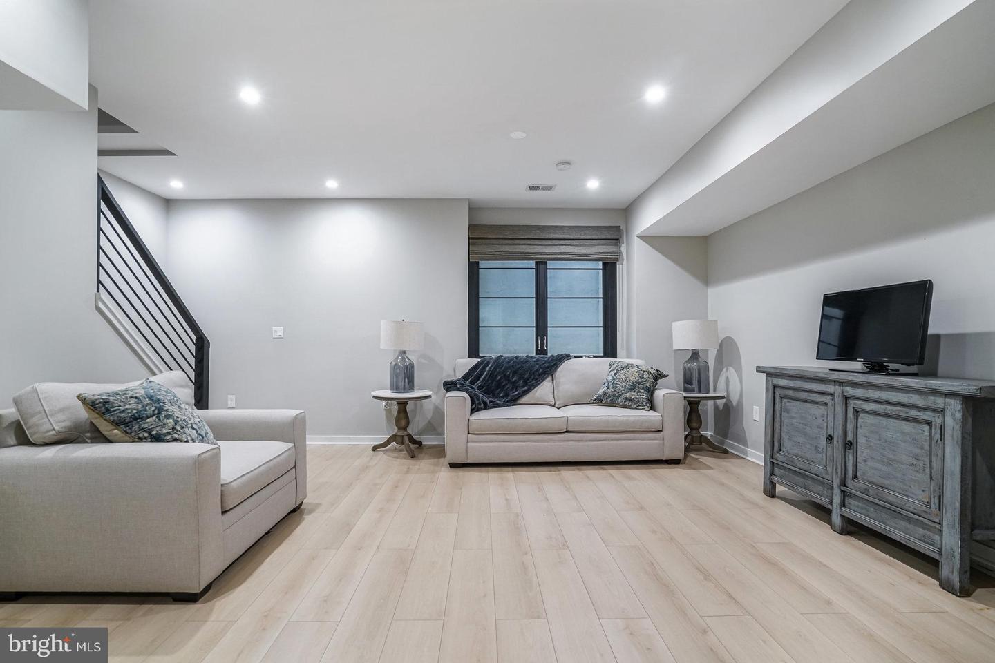 603 N ALFRED ST, ALEXANDRIA, Virginia 22314, 4 Bedrooms Bedrooms, ,4 BathroomsBathrooms,Residential,For sale,603 N ALFRED ST,VAAX2045366 MLS # VAAX2045366