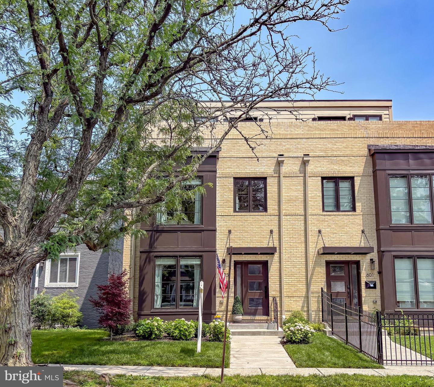 603 N ALFRED ST, ALEXANDRIA, Virginia 22314, 4 Bedrooms Bedrooms, ,4 BathroomsBathrooms,Residential,For sale,603 N ALFRED ST,VAAX2045366 MLS # VAAX2045366