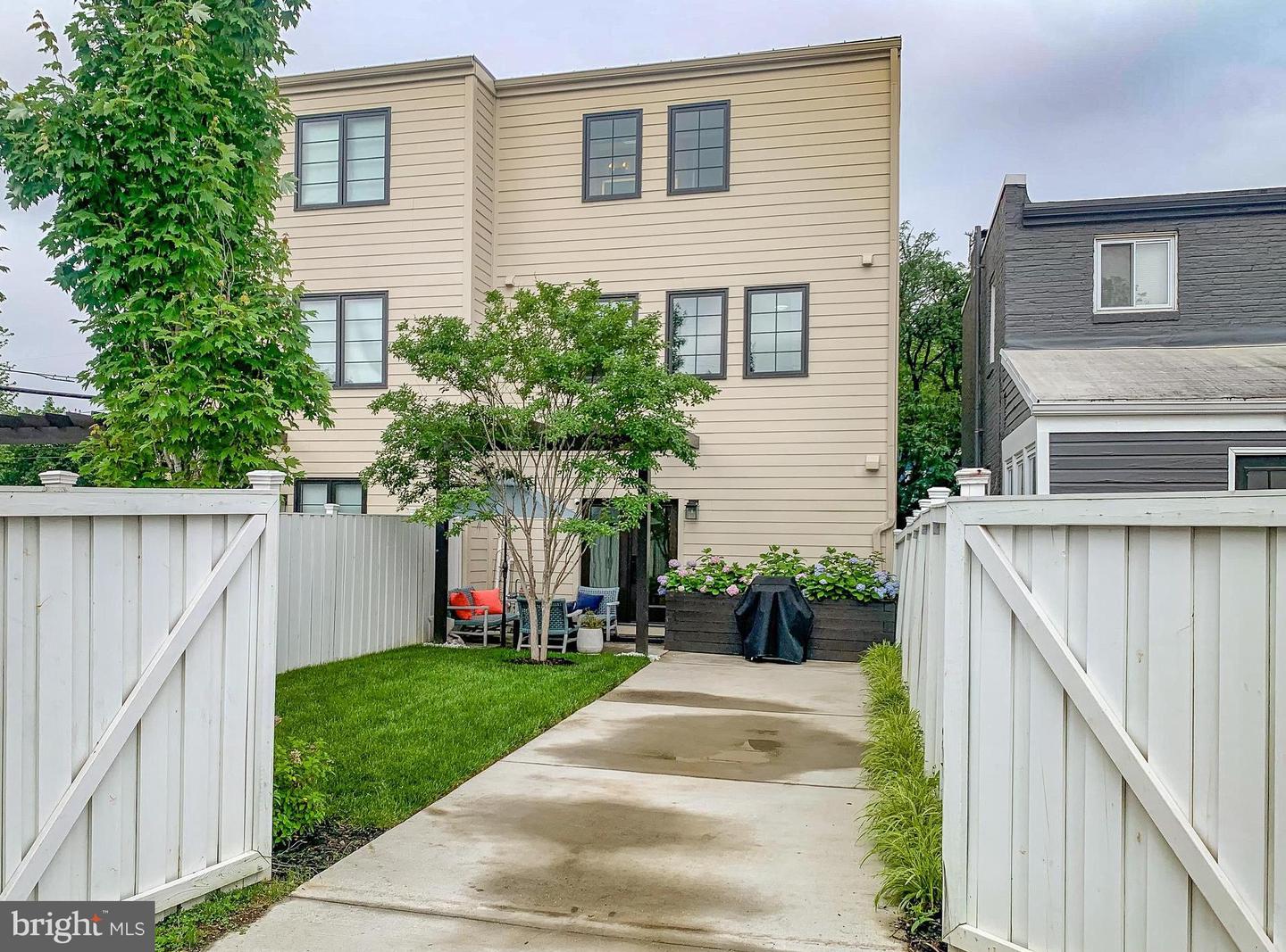 603 N ALFRED ST, ALEXANDRIA, Virginia 22314, 4 Bedrooms Bedrooms, ,4 BathroomsBathrooms,Residential,For sale,603 N ALFRED ST,VAAX2045366 MLS # VAAX2045366