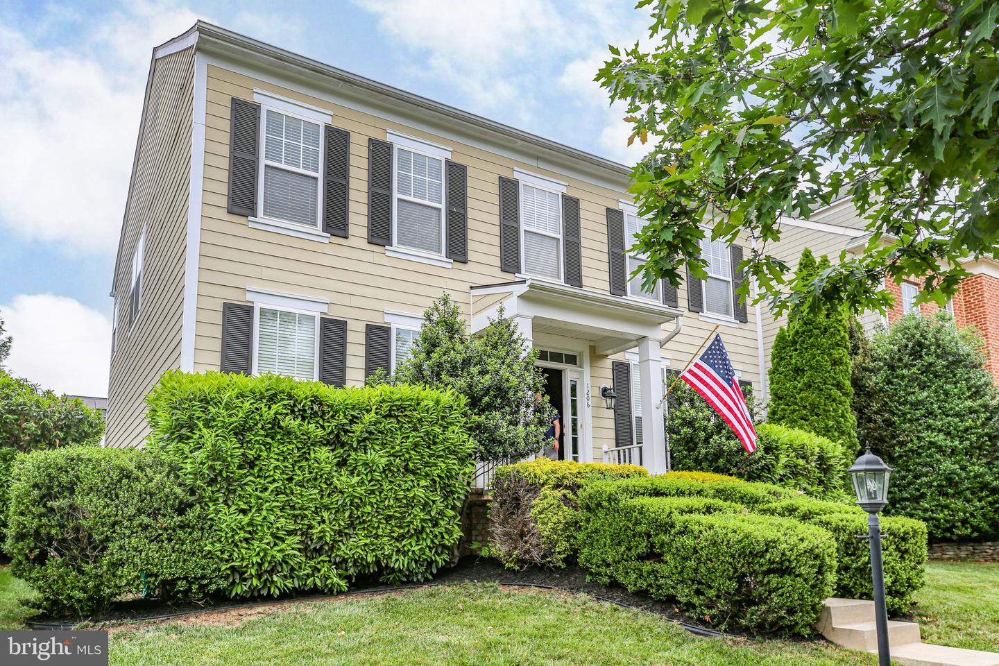 1206 ANDERSON ST, FREDERICKSBURG, Virginia 22401, 4 Bedrooms Bedrooms, ,2 BathroomsBathrooms,Residential,For sale,1206 ANDERSON ST,VAFB2008232 MLS # VAFB2008232