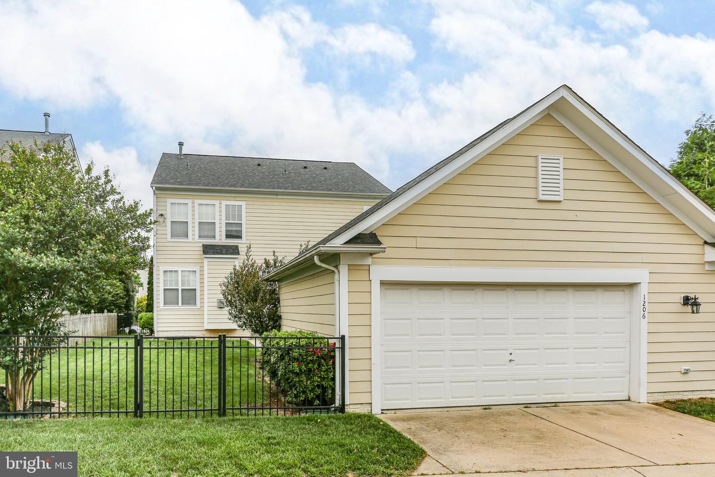 1206 ANDERSON ST, FREDERICKSBURG, Virginia 22401, 4 Bedrooms Bedrooms, ,2 BathroomsBathrooms,Residential,For sale,1206 ANDERSON ST,VAFB2008232 MLS # VAFB2008232