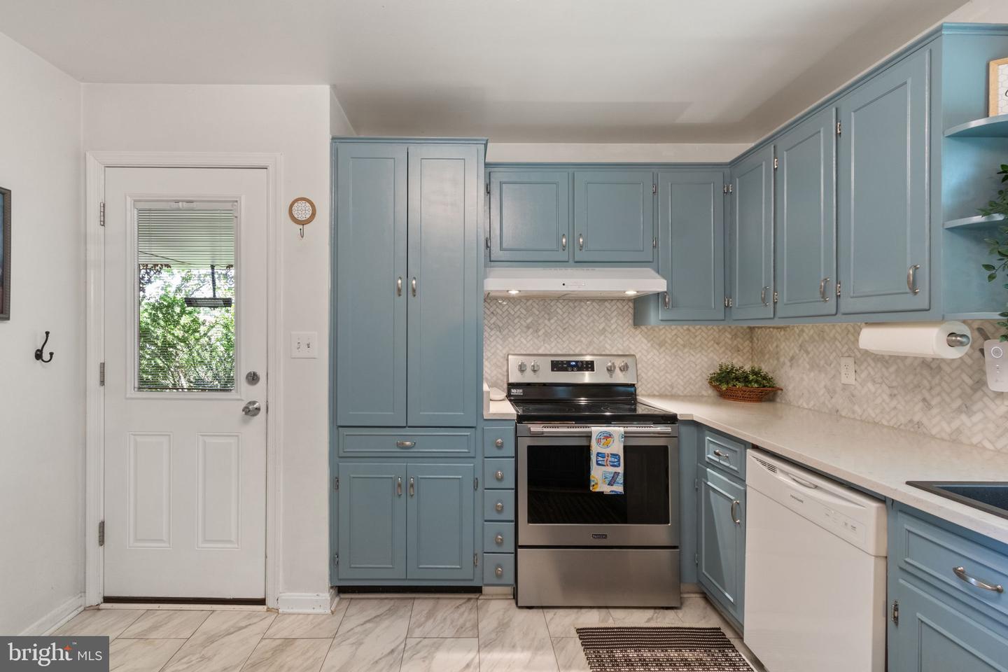 702 SPRING VALLEY DR, FREDERICKSBURG, Virginia 22405, 5 Bedrooms Bedrooms, ,3 BathroomsBathrooms,Residential,For sale,702 SPRING VALLEY DR,VAST2038872 MLS # VAST2038872