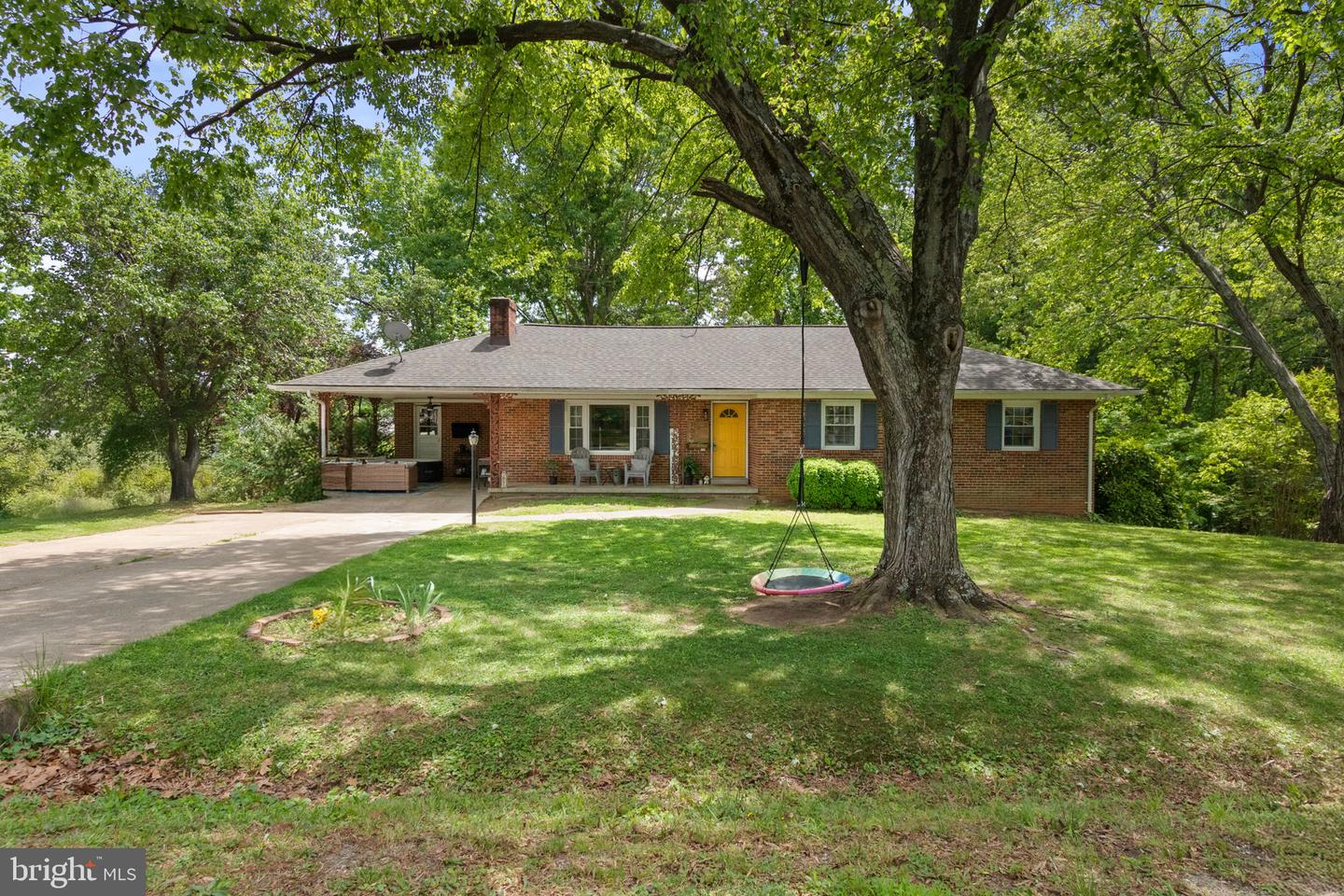 702 SPRING VALLEY DR, FREDERICKSBURG, Virginia 22405, 5 Bedrooms Bedrooms, ,3 BathroomsBathrooms,Residential,For sale,702 SPRING VALLEY DR,VAST2038872 MLS # VAST2038872