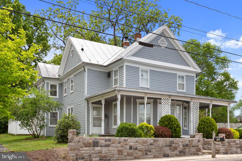 121 S CENTRAL ST, BROADWAY, Virginia 22815, 4 Bedrooms Bedrooms, ,2 BathroomsBathrooms,Residential,For sale,121 S CENTRAL ST,VARO2002304 MLS # VARO2002304