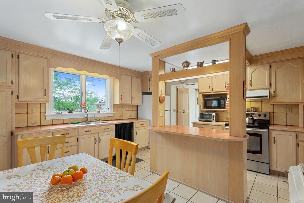 121 S CENTRAL ST, BROADWAY, Virginia 22815, 4 Bedrooms Bedrooms, ,2 BathroomsBathrooms,Residential,For sale,121 S CENTRAL ST,VARO2002304 MLS # VARO2002304