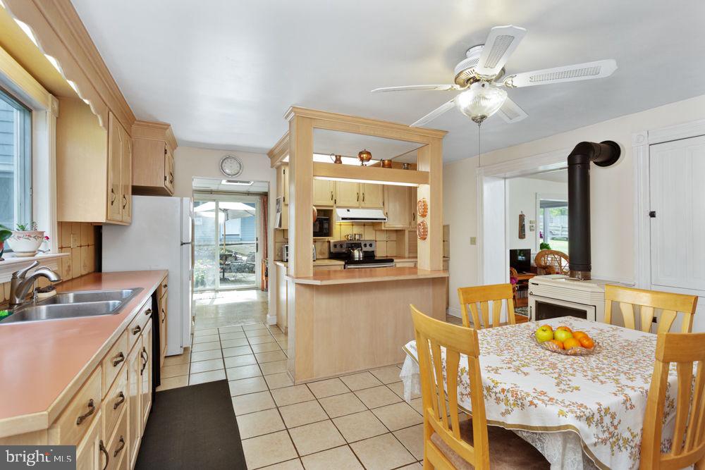 121 S CENTRAL ST, BROADWAY, Virginia 22815, 4 Bedrooms Bedrooms, ,2 BathroomsBathrooms,Residential,For sale,121 S CENTRAL ST,VARO2002304 MLS # VARO2002304