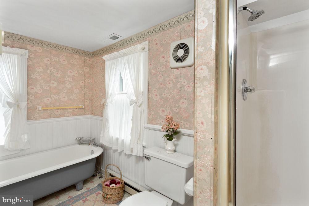 121 S CENTRAL ST, BROADWAY, Virginia 22815, 4 Bedrooms Bedrooms, ,2 BathroomsBathrooms,Residential,For sale,121 S CENTRAL ST,VARO2002304 MLS # VARO2002304