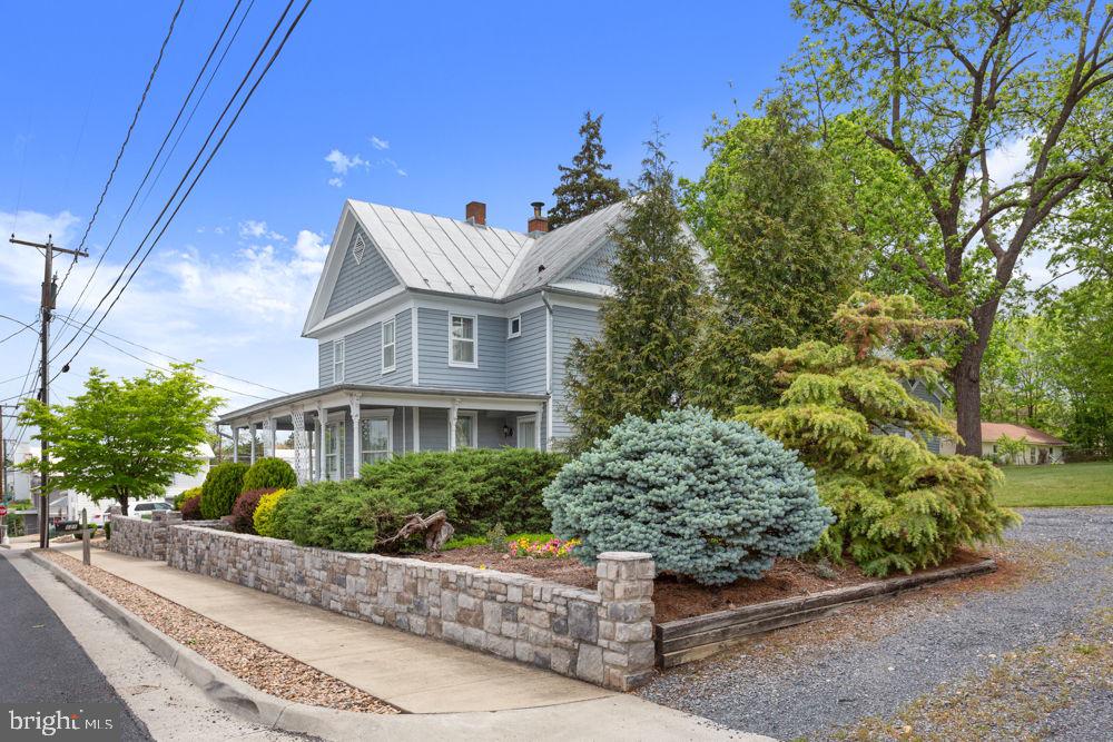 121 S CENTRAL ST, BROADWAY, Virginia 22815, 4 Bedrooms Bedrooms, ,2 BathroomsBathrooms,Residential,For sale,121 S CENTRAL ST,VARO2002304 MLS # VARO2002304