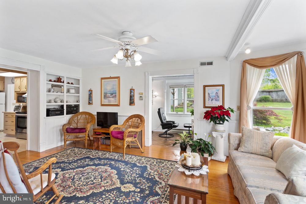 121 S CENTRAL ST, BROADWAY, Virginia 22815, 4 Bedrooms Bedrooms, ,2 BathroomsBathrooms,Residential,For sale,121 S CENTRAL ST,VARO2002304 MLS # VARO2002304