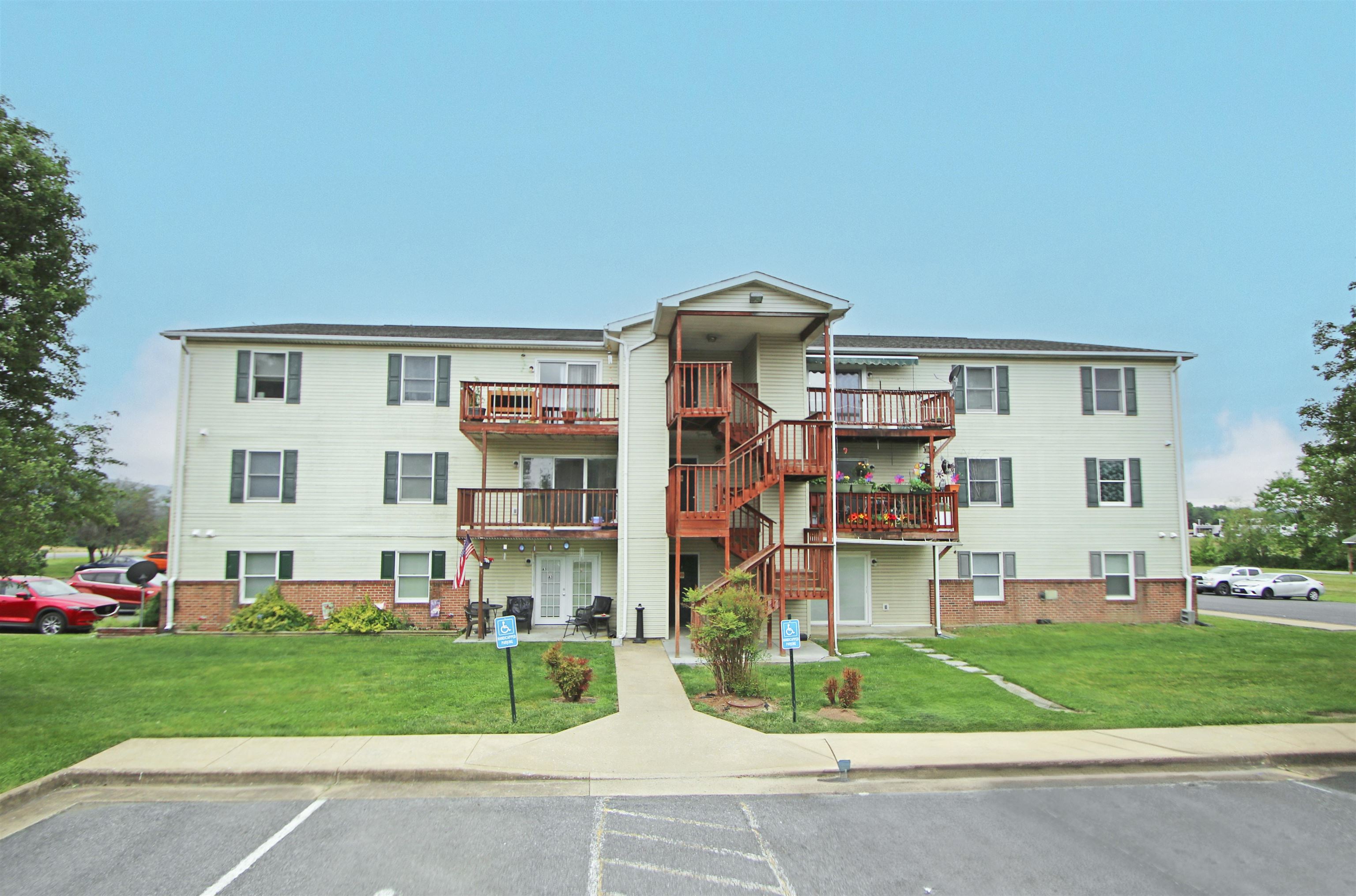 1282 OX RD, WOODSTOCK, Virginia 22664, 2 Bedrooms Bedrooms, ,2 BathroomsBathrooms,Residential,1282 OX RD,664598 MLS # 664598