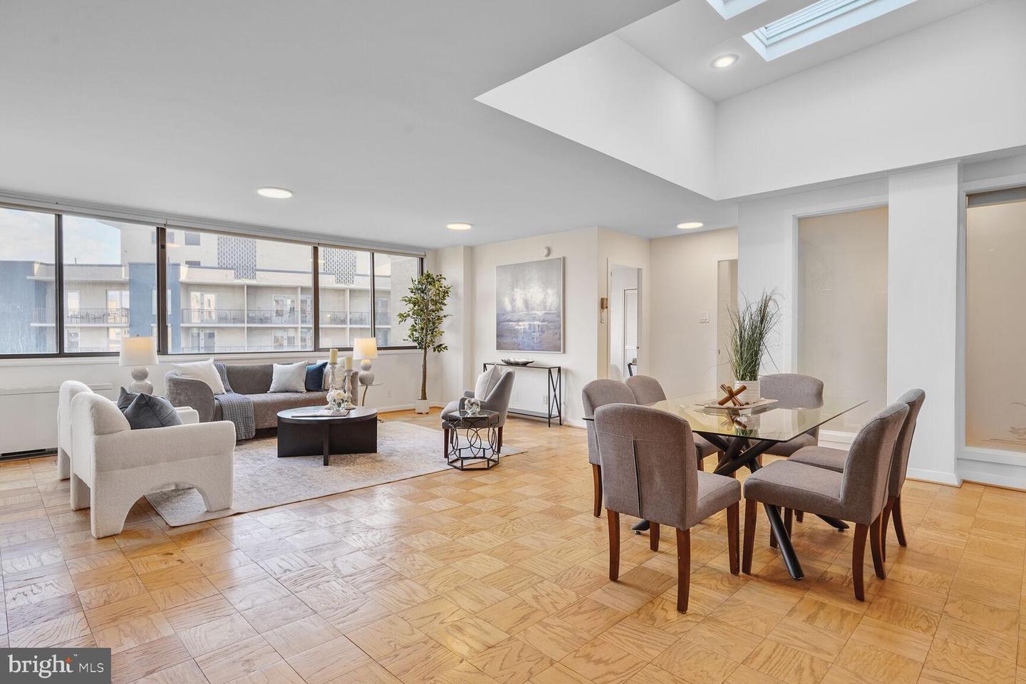 2201 L ST NW #906, WASHINGTON, District Of Columbia 20037, 3 Bedrooms Bedrooms, ,2 BathroomsBathrooms,Residential,For sale,2201 L ST NW #906,DCDC2171380 MLS # DCDC2171380