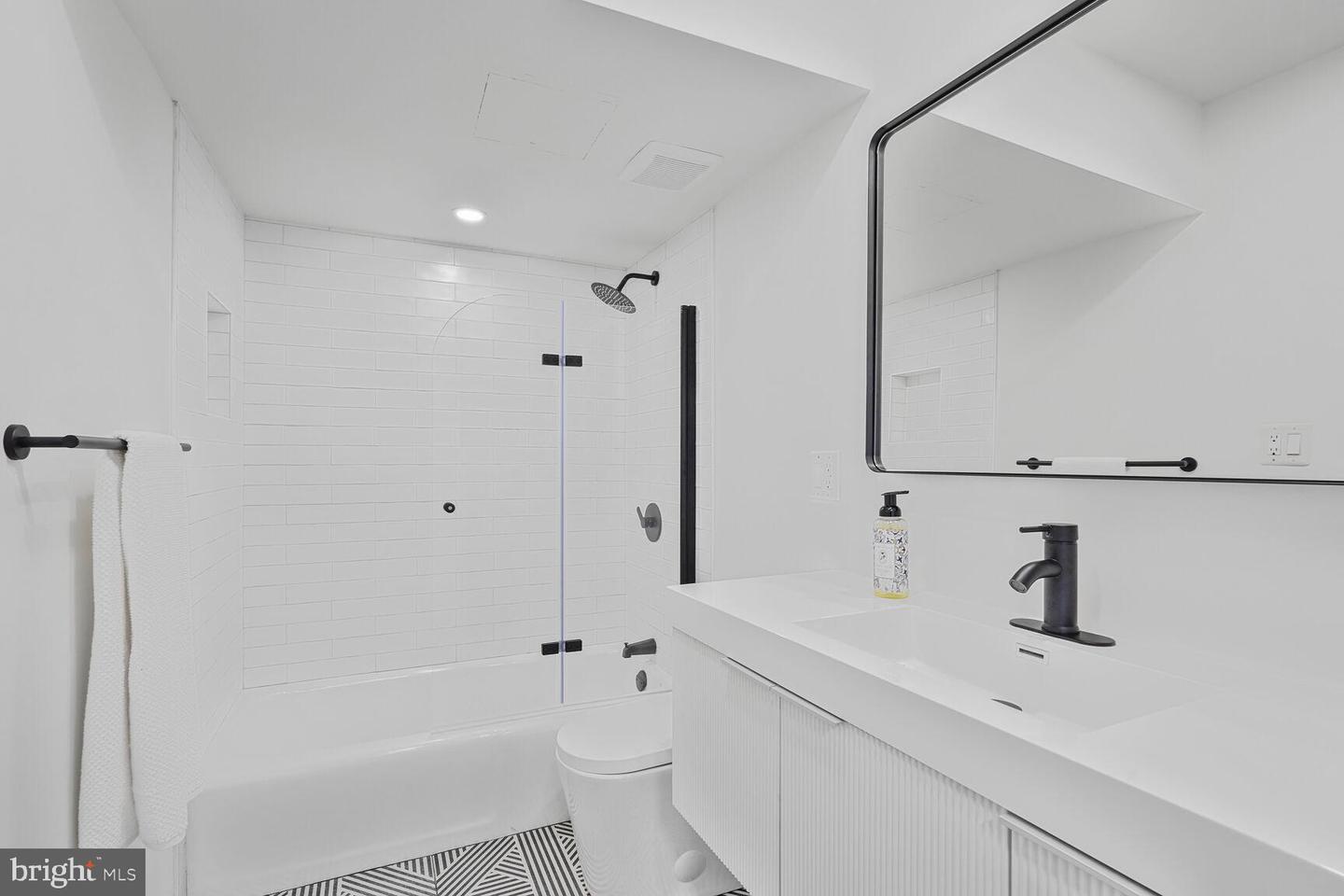 2201 L ST NW #906, WASHINGTON, District Of Columbia 20037, 3 Bedrooms Bedrooms, ,2 BathroomsBathrooms,Residential,For sale,2201 L ST NW #906,DCDC2171380 MLS # DCDC2171380