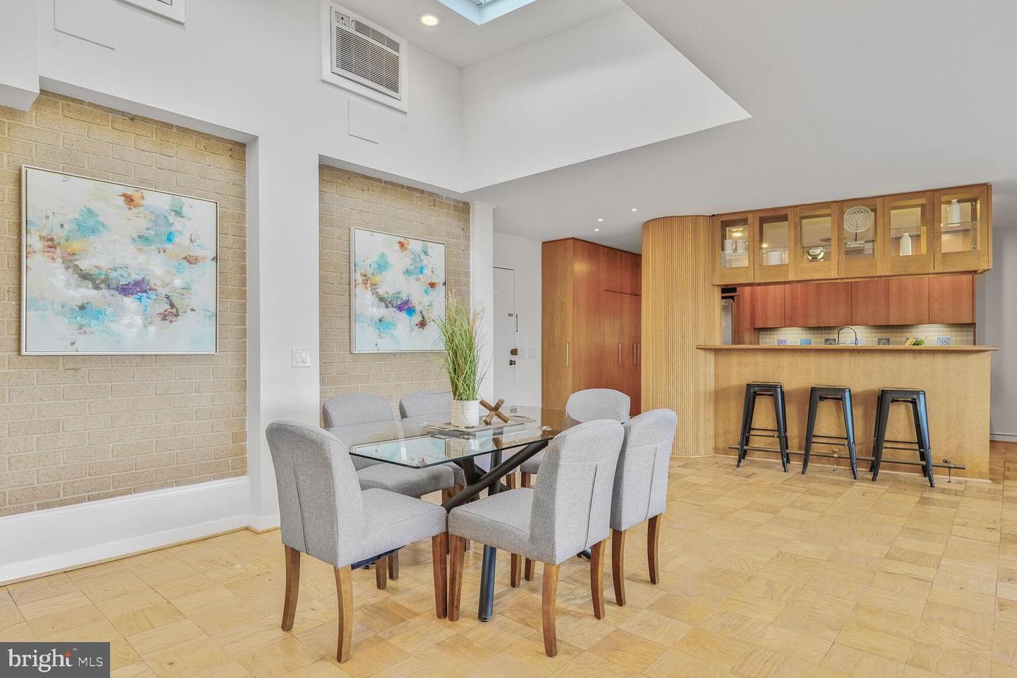 2201 L ST NW #906, WASHINGTON, District Of Columbia 20037, 3 Bedrooms Bedrooms, ,2 BathroomsBathrooms,Residential,For sale,2201 L ST NW #906,DCDC2171380 MLS # DCDC2171380