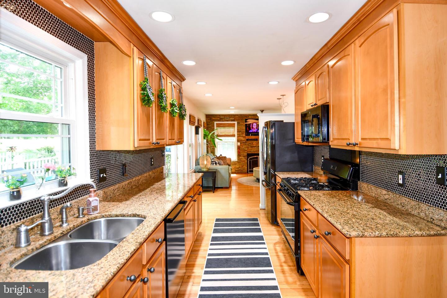 5602 EUPHRATES CT, CENTREVILLE, Virginia 20120, 4 Bedrooms Bedrooms, ,3 BathroomsBathrooms,Residential,For sale,5602 EUPHRATES CT,VAFX2224164 MLS # VAFX2224164