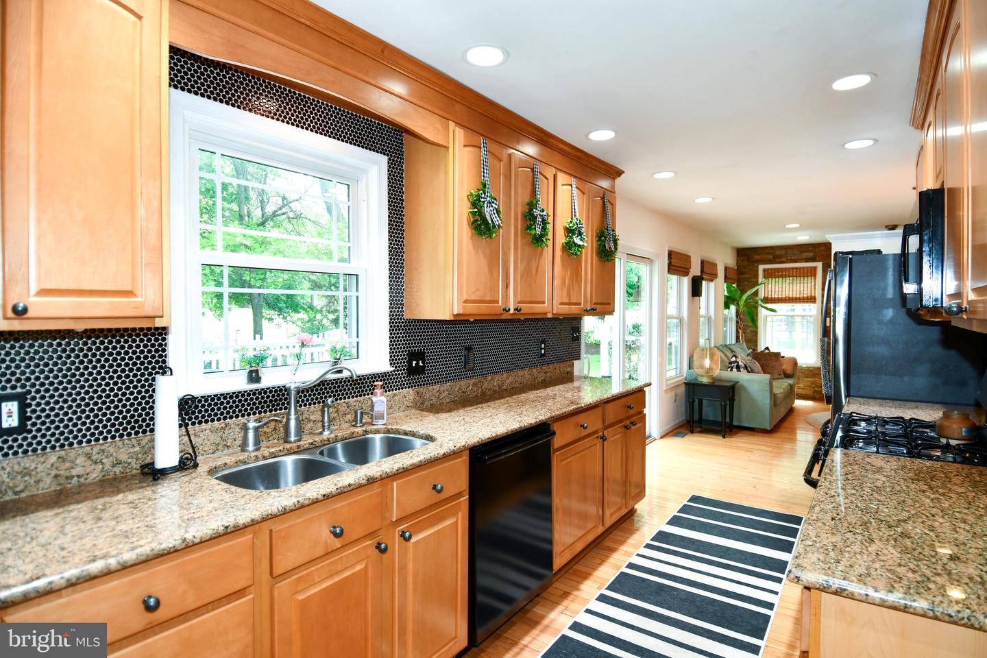 5602 EUPHRATES CT, CENTREVILLE, Virginia 20120, 4 Bedrooms Bedrooms, ,3 BathroomsBathrooms,Residential,For sale,5602 EUPHRATES CT,VAFX2224164 MLS # VAFX2224164