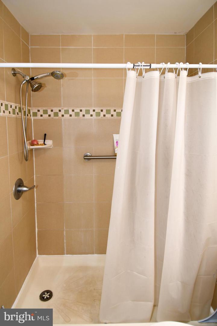 5602 EUPHRATES CT, CENTREVILLE, Virginia 20120, 4 Bedrooms Bedrooms, ,3 BathroomsBathrooms,Residential,For sale,5602 EUPHRATES CT,VAFX2224164 MLS # VAFX2224164