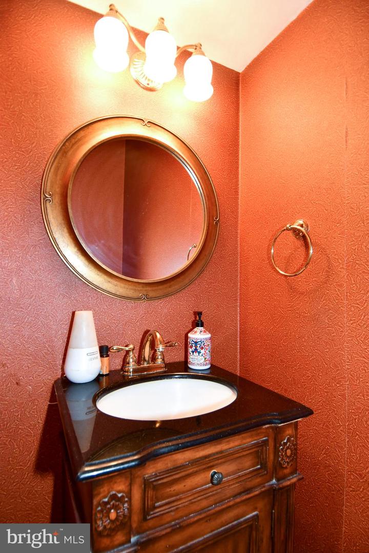 5602 EUPHRATES CT, CENTREVILLE, Virginia 20120, 4 Bedrooms Bedrooms, ,3 BathroomsBathrooms,Residential,For sale,5602 EUPHRATES CT,VAFX2224164 MLS # VAFX2224164