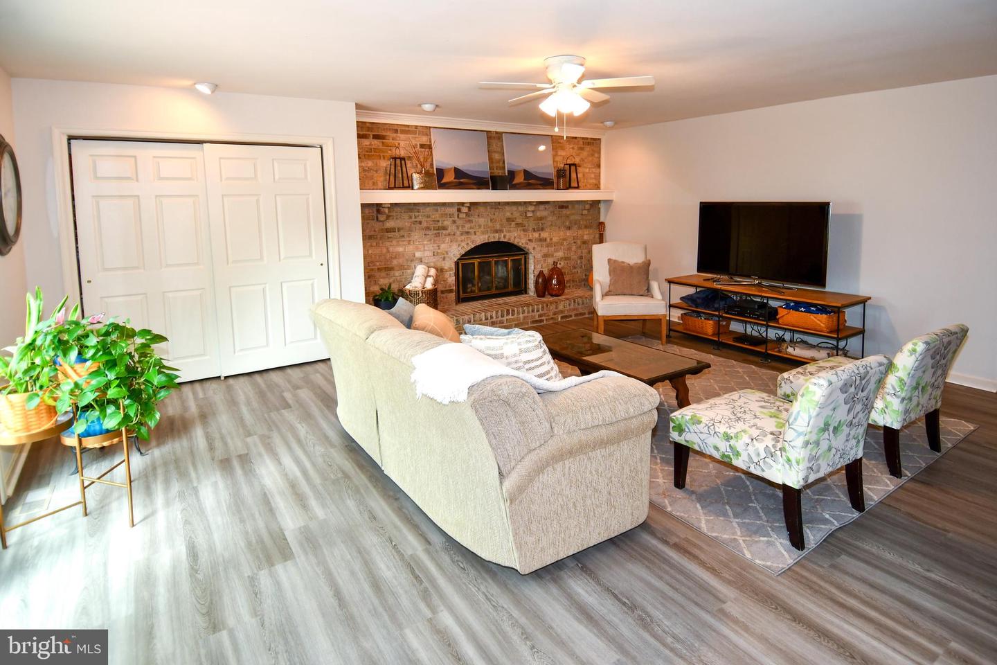 4404 TULIP TREE CT, CHANTILLY, Virginia 20151, 5 Bedrooms Bedrooms, ,3 BathroomsBathrooms,Residential,For sale,4404 TULIP TREE CT,VAFX2226816 MLS # VAFX2226816