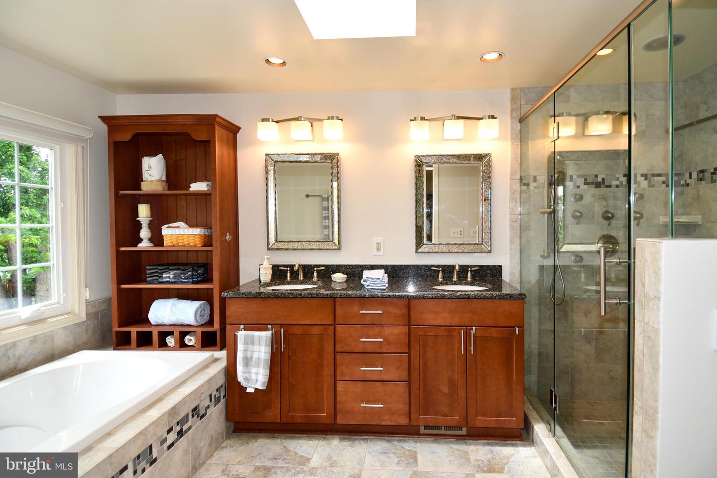 4404 TULIP TREE CT, CHANTILLY, Virginia 20151, 5 Bedrooms Bedrooms, ,3 BathroomsBathrooms,Residential,For sale,4404 TULIP TREE CT,VAFX2226816 MLS # VAFX2226816