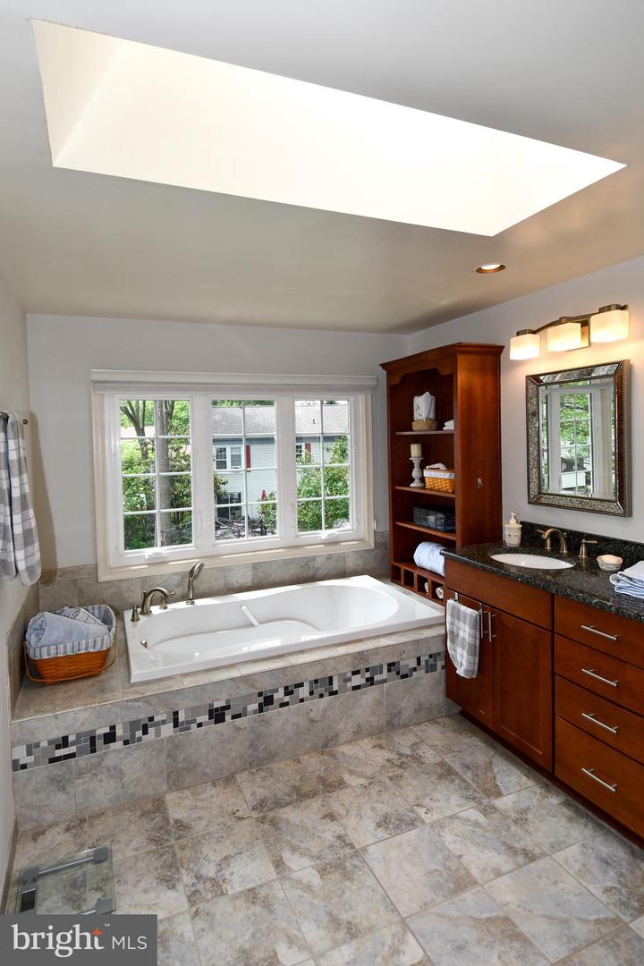 4404 TULIP TREE CT, CHANTILLY, Virginia 20151, 5 Bedrooms Bedrooms, ,3 BathroomsBathrooms,Residential,For sale,4404 TULIP TREE CT,VAFX2226816 MLS # VAFX2226816