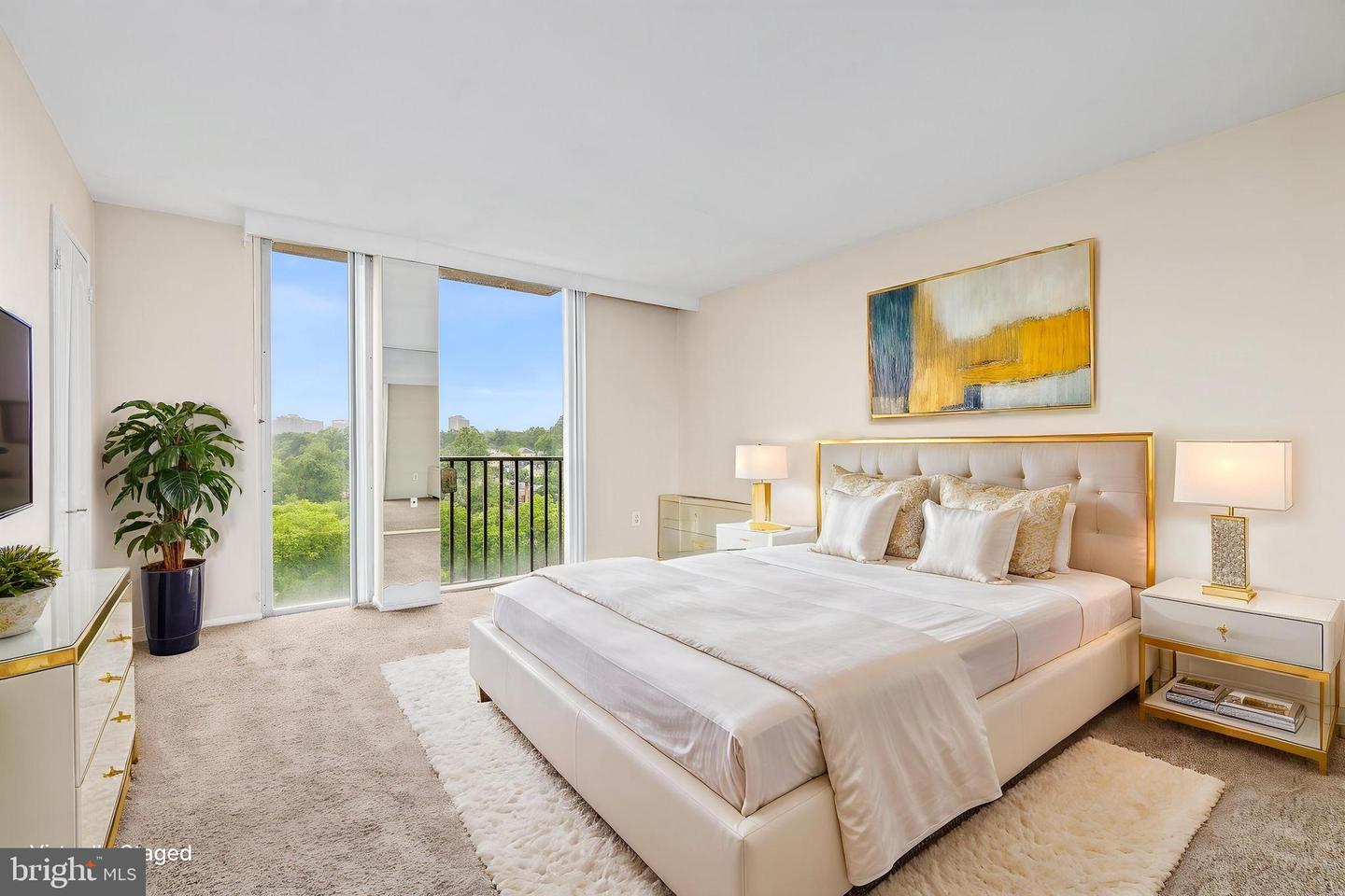 4600 S FOUR MILE RUN DR #1142, ARLINGTON, Virginia 22204, 1 Bedroom Bedrooms, ,1 BathroomBathrooms,Residential,For sale,4600 S FOUR MILE RUN DR #1142,VAAR2054540 MLS # VAAR2054540