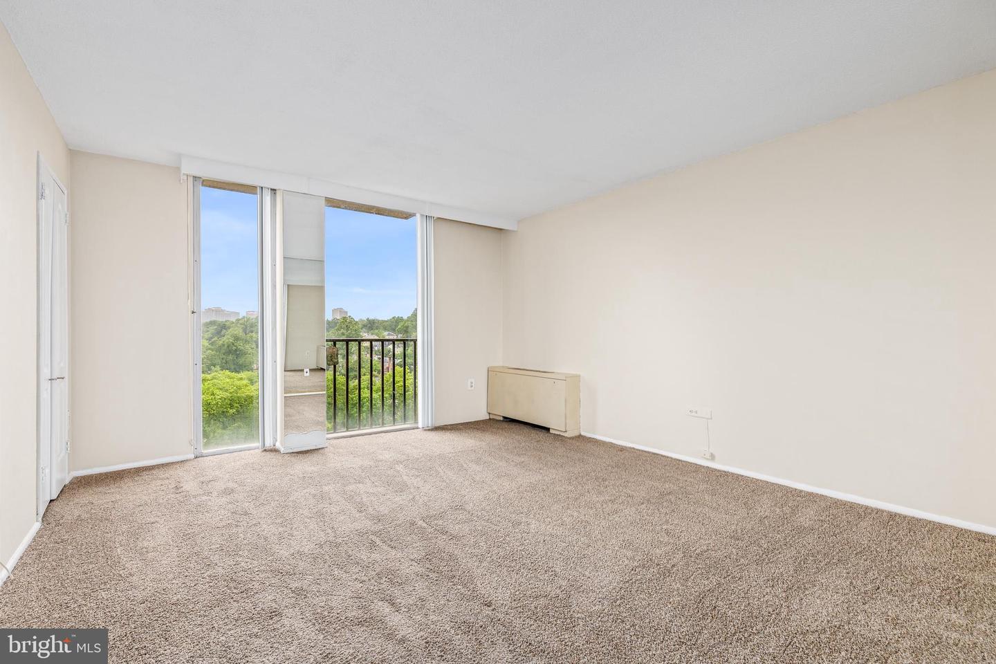 4600 S FOUR MILE RUN DR #1142, ARLINGTON, Virginia 22204, 1 Bedroom Bedrooms, ,1 BathroomBathrooms,Residential,For sale,4600 S FOUR MILE RUN DR #1142,VAAR2054540 MLS # VAAR2054540