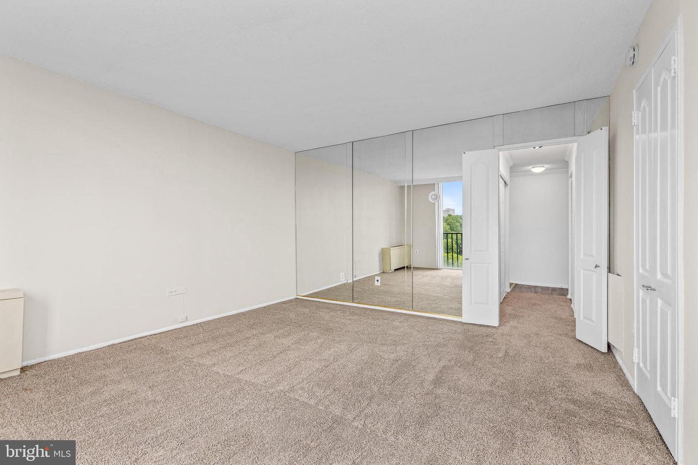 4600 S FOUR MILE RUN DR #1142, ARLINGTON, Virginia 22204, 1 Bedroom Bedrooms, ,1 BathroomBathrooms,Residential,For sale,4600 S FOUR MILE RUN DR #1142,VAAR2054540 MLS # VAAR2054540