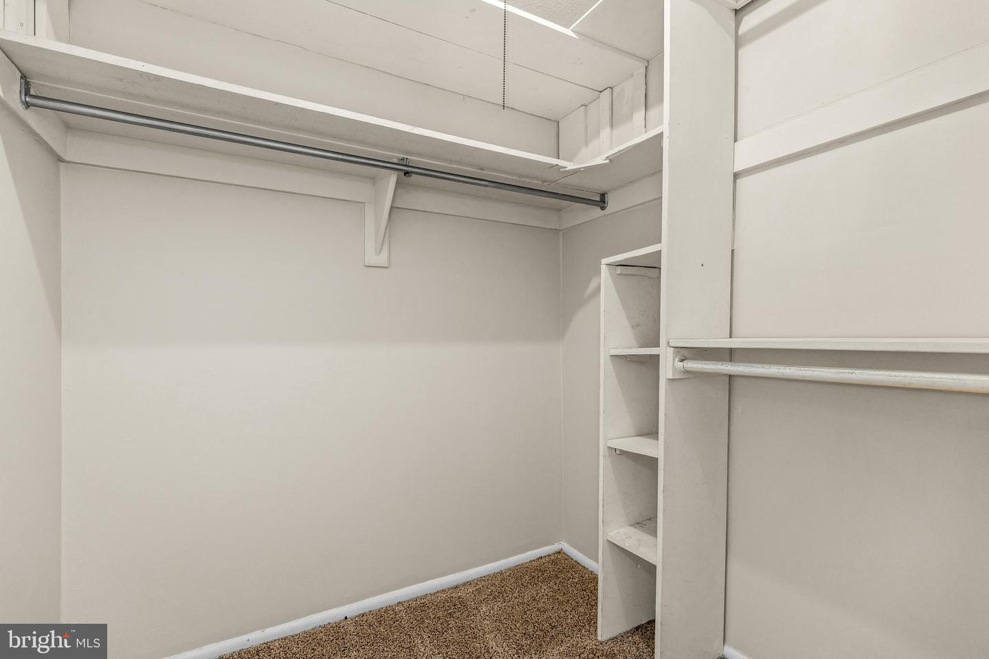 4600 S FOUR MILE RUN DR #1142, ARLINGTON, Virginia 22204, 1 Bedroom Bedrooms, ,1 BathroomBathrooms,Residential,For sale,4600 S FOUR MILE RUN DR #1142,VAAR2054540 MLS # VAAR2054540