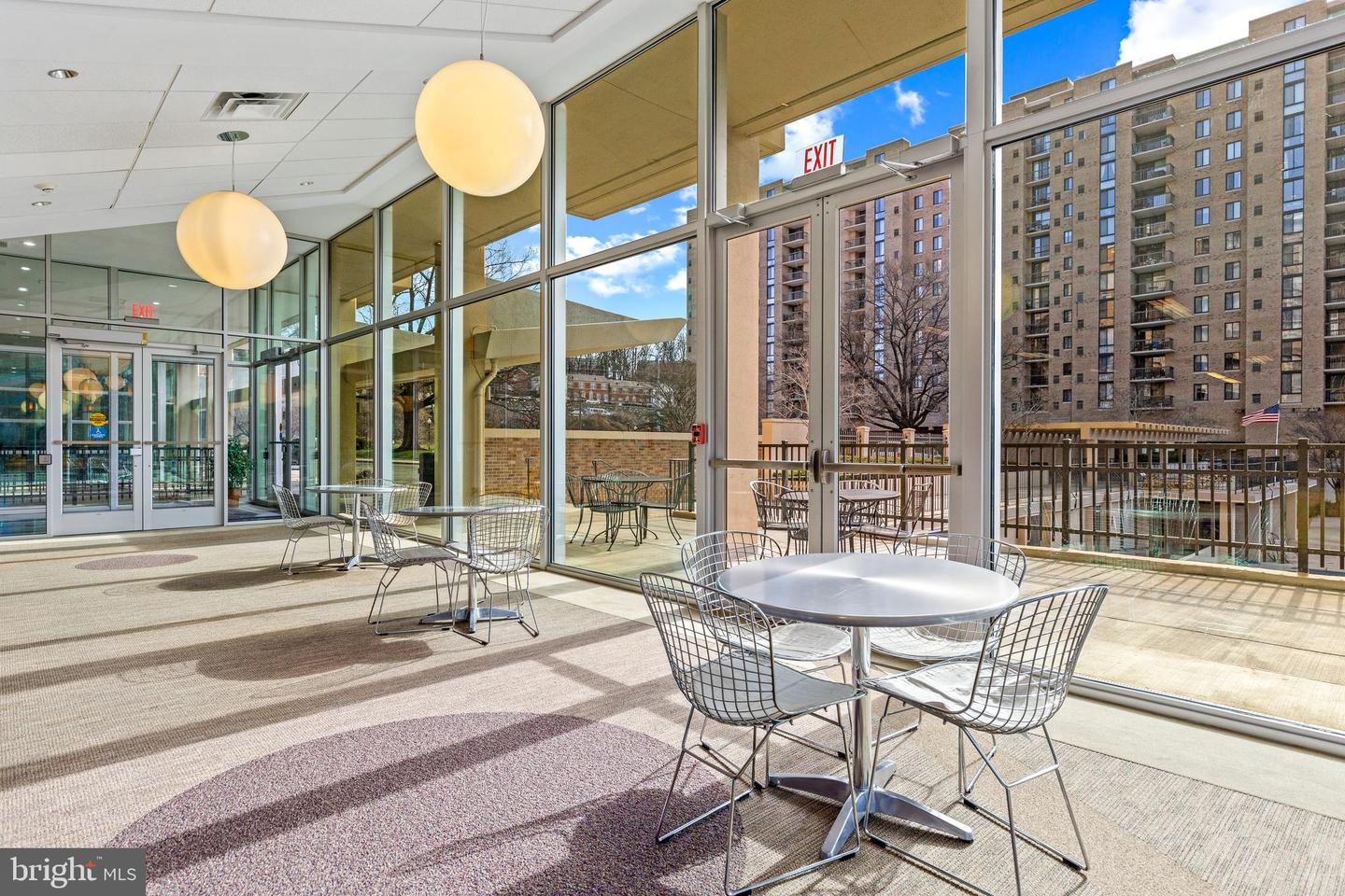 4600 S FOUR MILE RUN DR #1142, ARLINGTON, Virginia 22204, 1 Bedroom Bedrooms, ,1 BathroomBathrooms,Residential,For sale,4600 S FOUR MILE RUN DR #1142,VAAR2054540 MLS # VAAR2054540