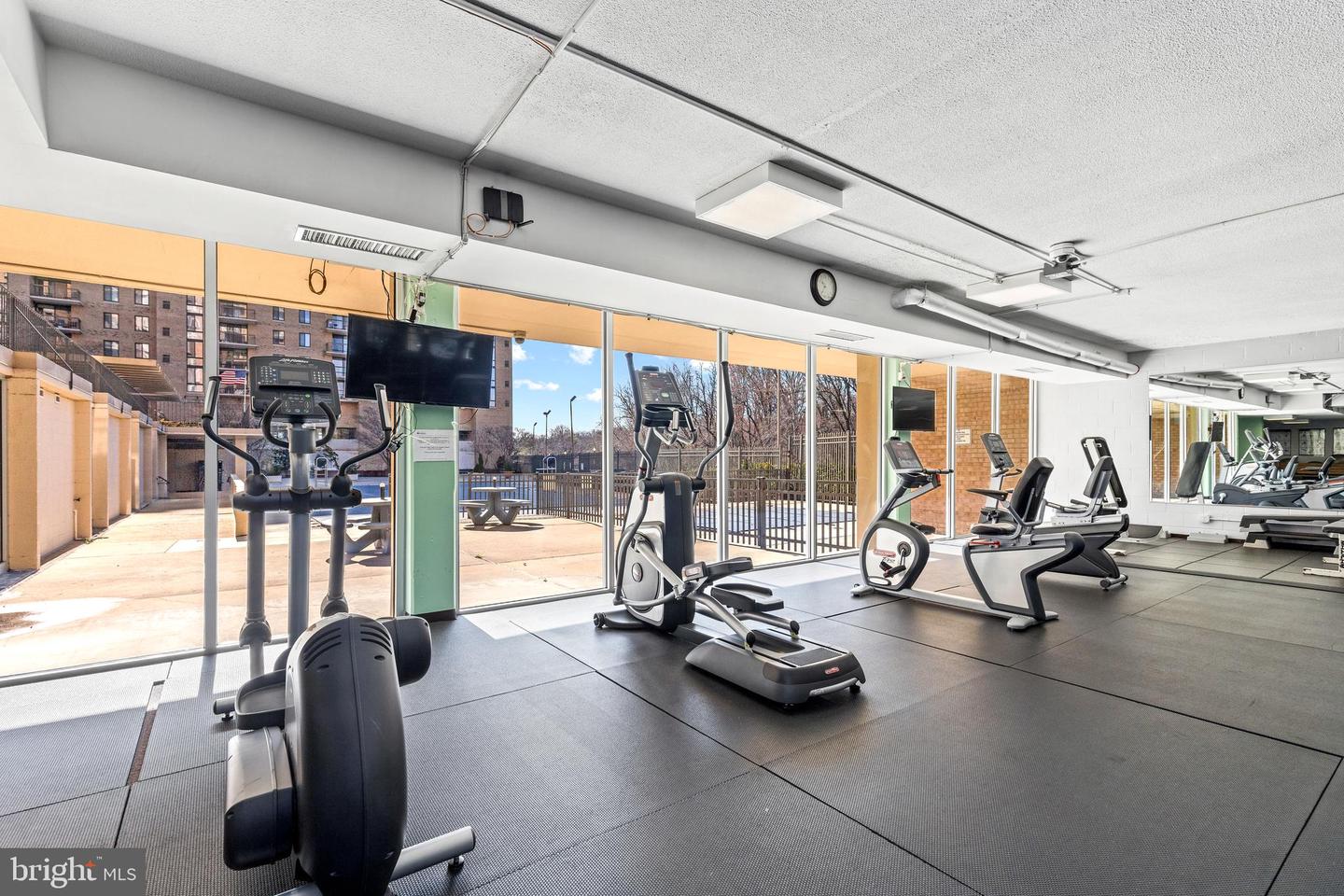 4600 S FOUR MILE RUN DR #1142, ARLINGTON, Virginia 22204, 1 Bedroom Bedrooms, ,1 BathroomBathrooms,Residential,For sale,4600 S FOUR MILE RUN DR #1142,VAAR2054540 MLS # VAAR2054540