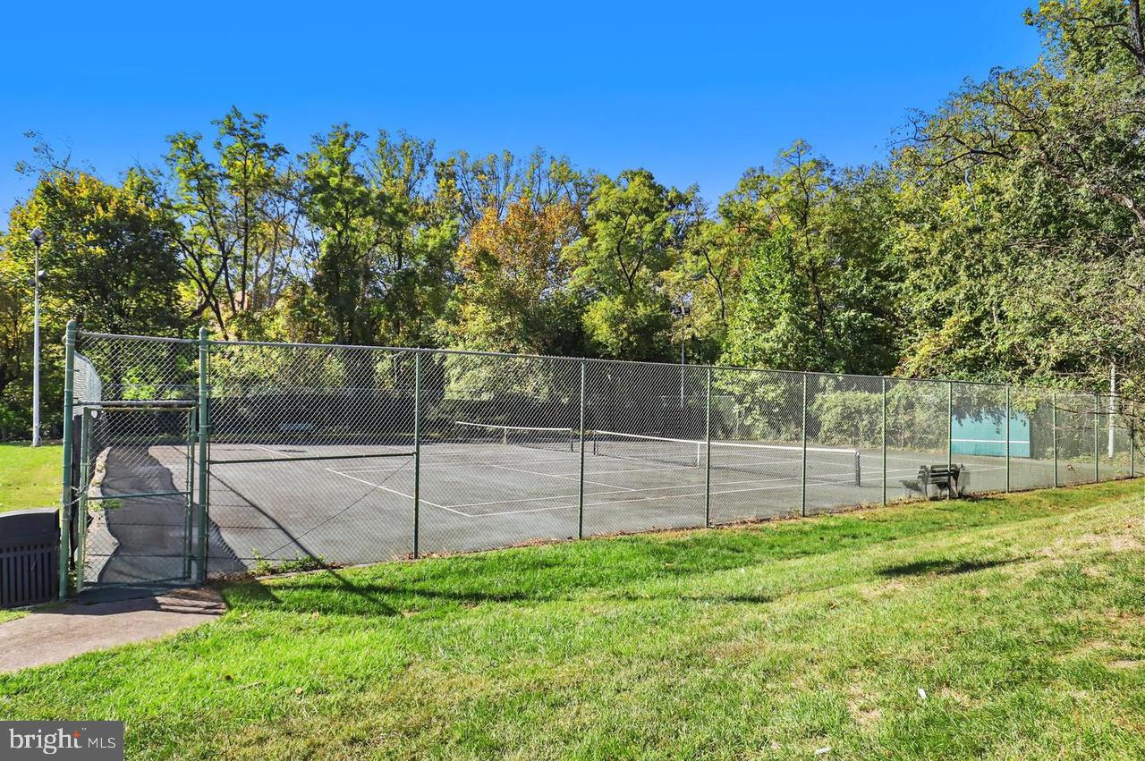 4600 S FOUR MILE RUN DR #1142, ARLINGTON, Virginia 22204, 1 Bedroom Bedrooms, ,1 BathroomBathrooms,Residential,For sale,4600 S FOUR MILE RUN DR #1142,VAAR2054540 MLS # VAAR2054540