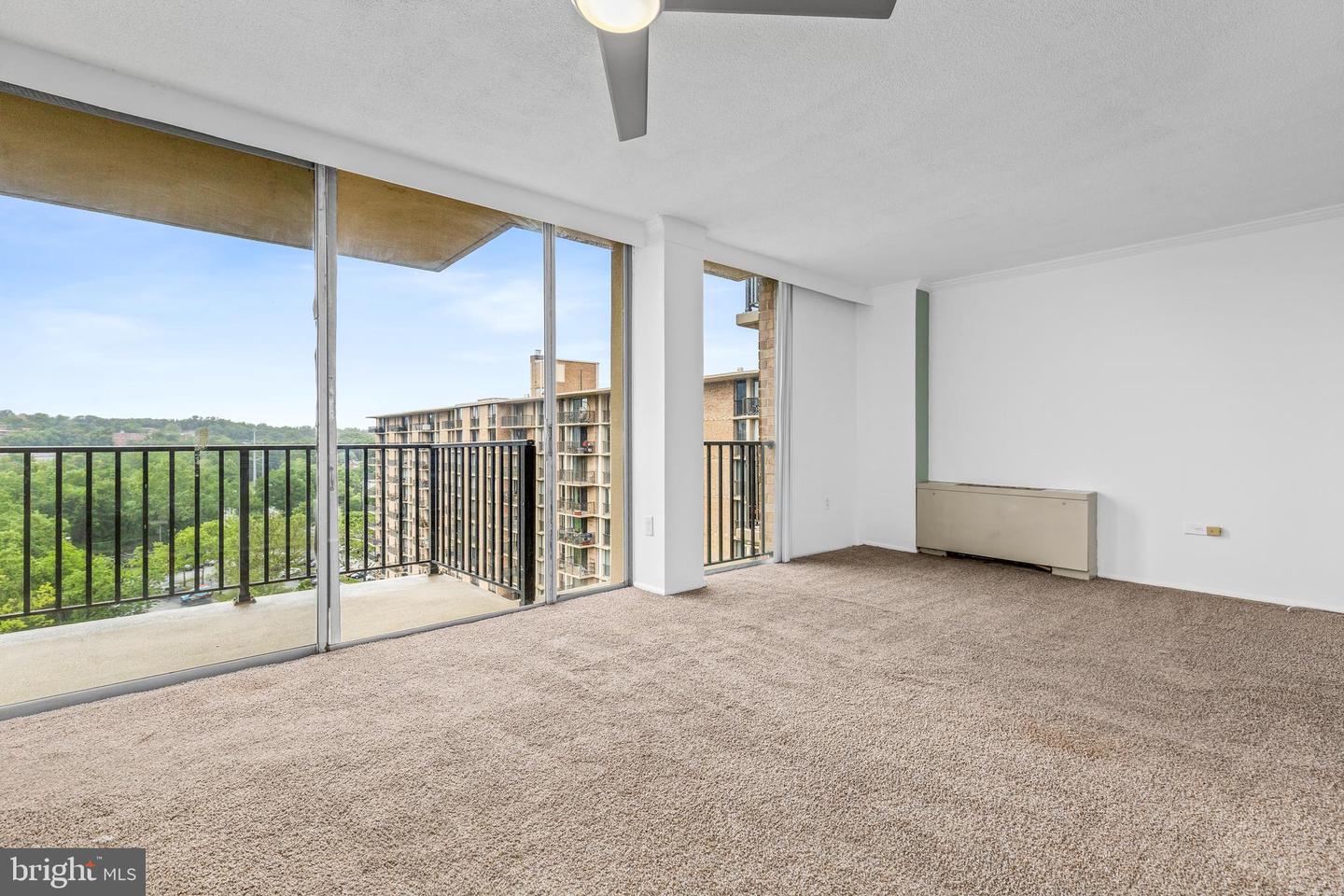 4600 S FOUR MILE RUN DR #1142, ARLINGTON, Virginia 22204, 1 Bedroom Bedrooms, ,1 BathroomBathrooms,Residential,For sale,4600 S FOUR MILE RUN DR #1142,VAAR2054540 MLS # VAAR2054540
