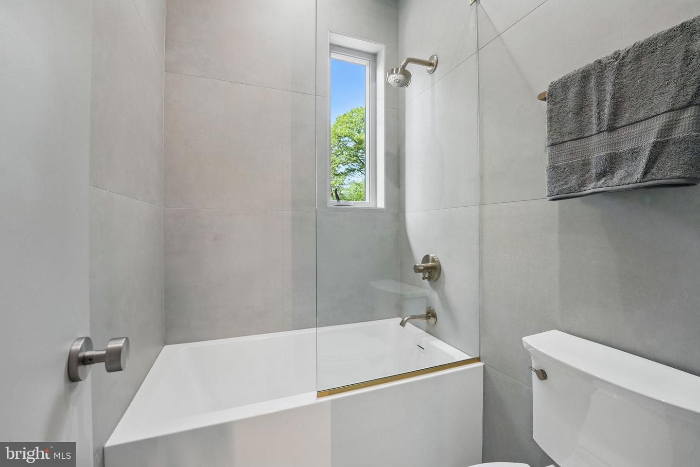 3518 PINETREE TER, FALLS CHURCH, Virginia 22041, 6 Bedrooms Bedrooms, ,5 BathroomsBathrooms,Residential,For sale,3518 PINETREE TER,VAFX2228672 MLS # VAFX2228672
