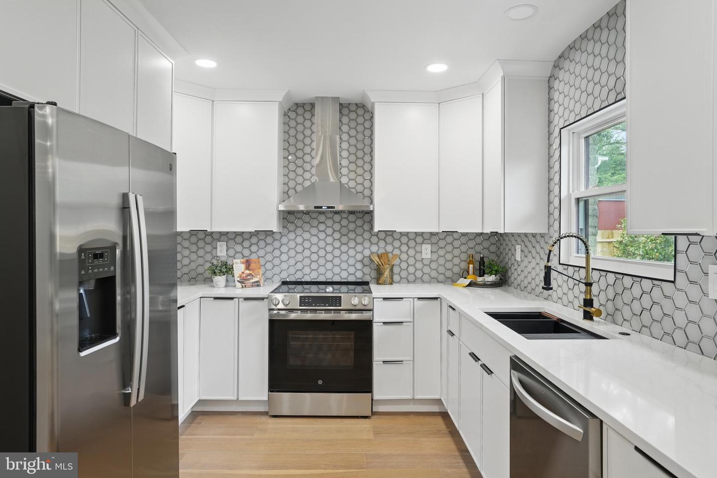 7434 MASON LN, FALLS CHURCH, Virginia 22042, 5 Bedrooms Bedrooms, ,5 BathroomsBathrooms,Residential,For sale,7434 MASON LN,VAFX2230540 MLS # VAFX2230540