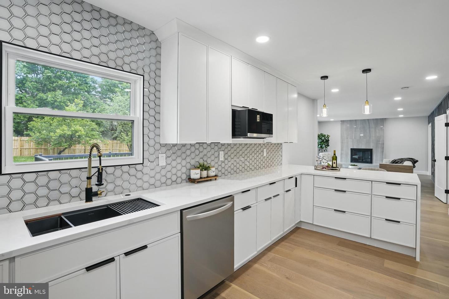 7434 MASON LN, FALLS CHURCH, Virginia 22042, 5 Bedrooms Bedrooms, ,5 BathroomsBathrooms,Residential,For sale,7434 MASON LN,VAFX2230540 MLS # VAFX2230540
