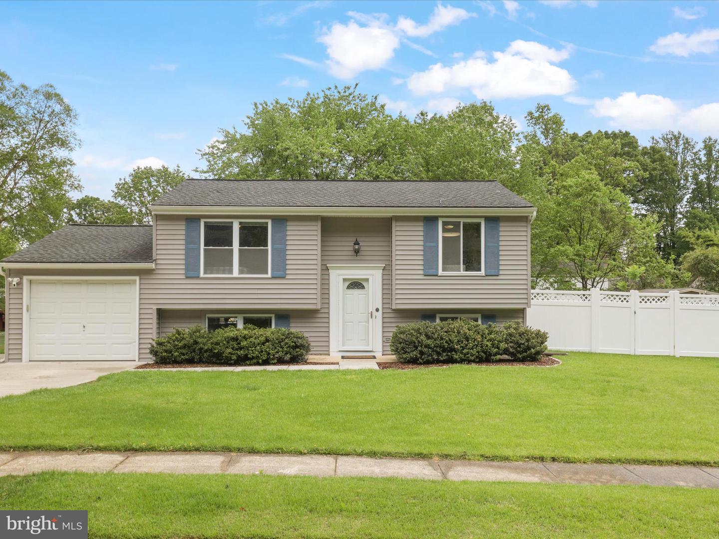 7313 HUSKY LN, SPRINGFIELD, Virginia 22151, 4 Bedrooms Bedrooms, ,2 BathroomsBathrooms,Residential,For sale,7313 HUSKY LN,VAFX2230938 MLS # VAFX2230938