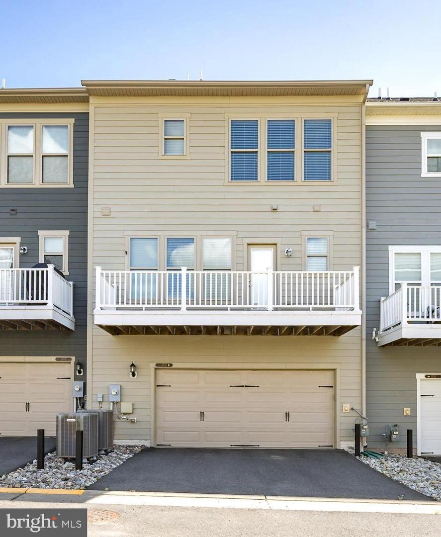1705 COTTONWOOD GROVE RD, DUMFRIES, Virginia 22026, 4 Bedrooms Bedrooms, ,3 BathroomsBathrooms,Residential,For sale,1705 COTTONWOOD GROVE RD,VAPW2091140 MLS # VAPW2091140