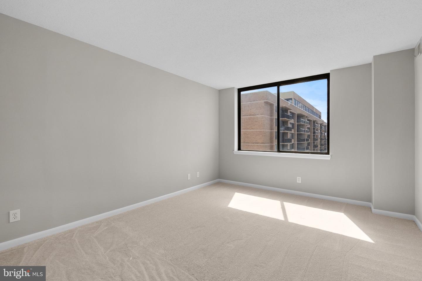 3709 S GEORGE MASON DR #1514-E, FALLS CHURCH, Virginia 22041, 3 Bedrooms Bedrooms, 6 Rooms Rooms,2 BathroomsBathrooms,Residential,For sale,3709 S GEORGE MASON DR #1514-E,VAFX2233018 MLS # VAFX2233018