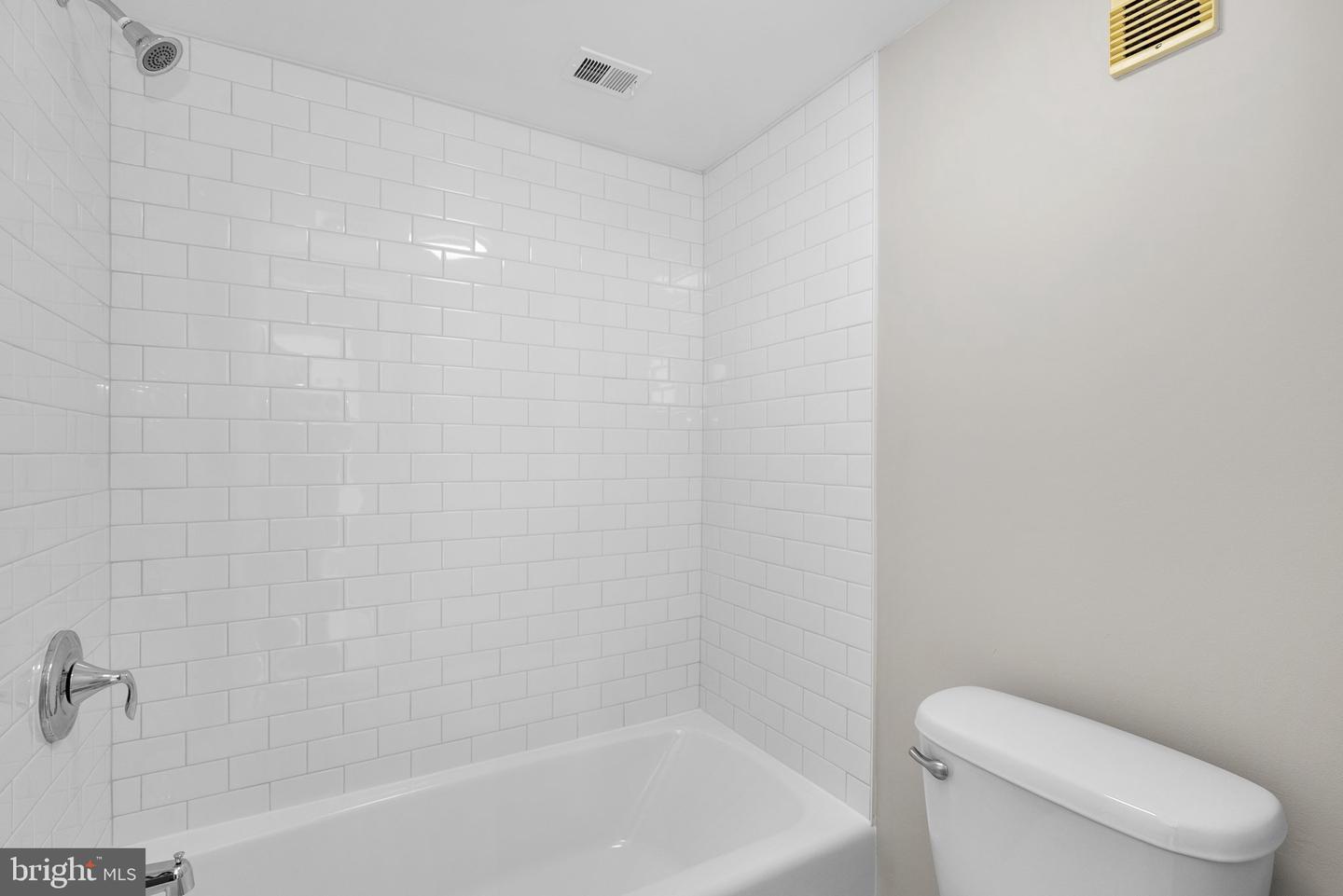 3709 S GEORGE MASON DR #1514-E, FALLS CHURCH, Virginia 22041, 3 Bedrooms Bedrooms, 6 Rooms Rooms,2 BathroomsBathrooms,Residential,For sale,3709 S GEORGE MASON DR #1514-E,VAFX2233018 MLS # VAFX2233018