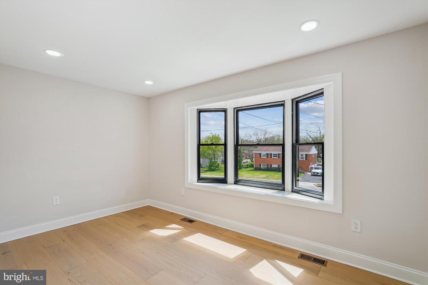 9404 SPOTSYLVANIA ST, MANASSAS, Virginia 20110, 4 Bedrooms Bedrooms, ,3 BathroomsBathrooms,Residential,For sale,9404 SPOTSYLVANIA ST,VAPW2092110 MLS # VAPW2092110