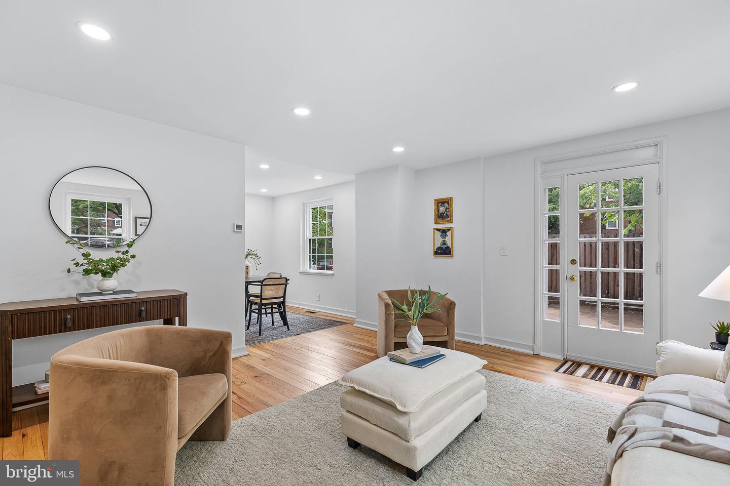 2865 S ABINGDON ST, ARLINGTON, Virginia 22206, 3 Bedrooms Bedrooms, ,2 BathroomsBathrooms,Residential,For sale,2865 S ABINGDON ST,VAAR2056146 MLS # VAAR2056146