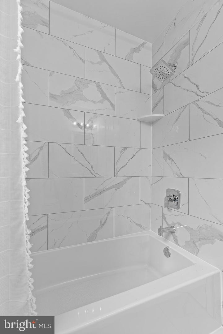 2865 S ABINGDON ST, ARLINGTON, Virginia 22206, 3 Bedrooms Bedrooms, ,2 BathroomsBathrooms,Residential,For sale,2865 S ABINGDON ST,VAAR2056146 MLS # VAAR2056146
